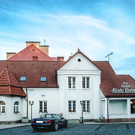 Dom Goscinny Bialy Dworek Człuchów 外观 照片