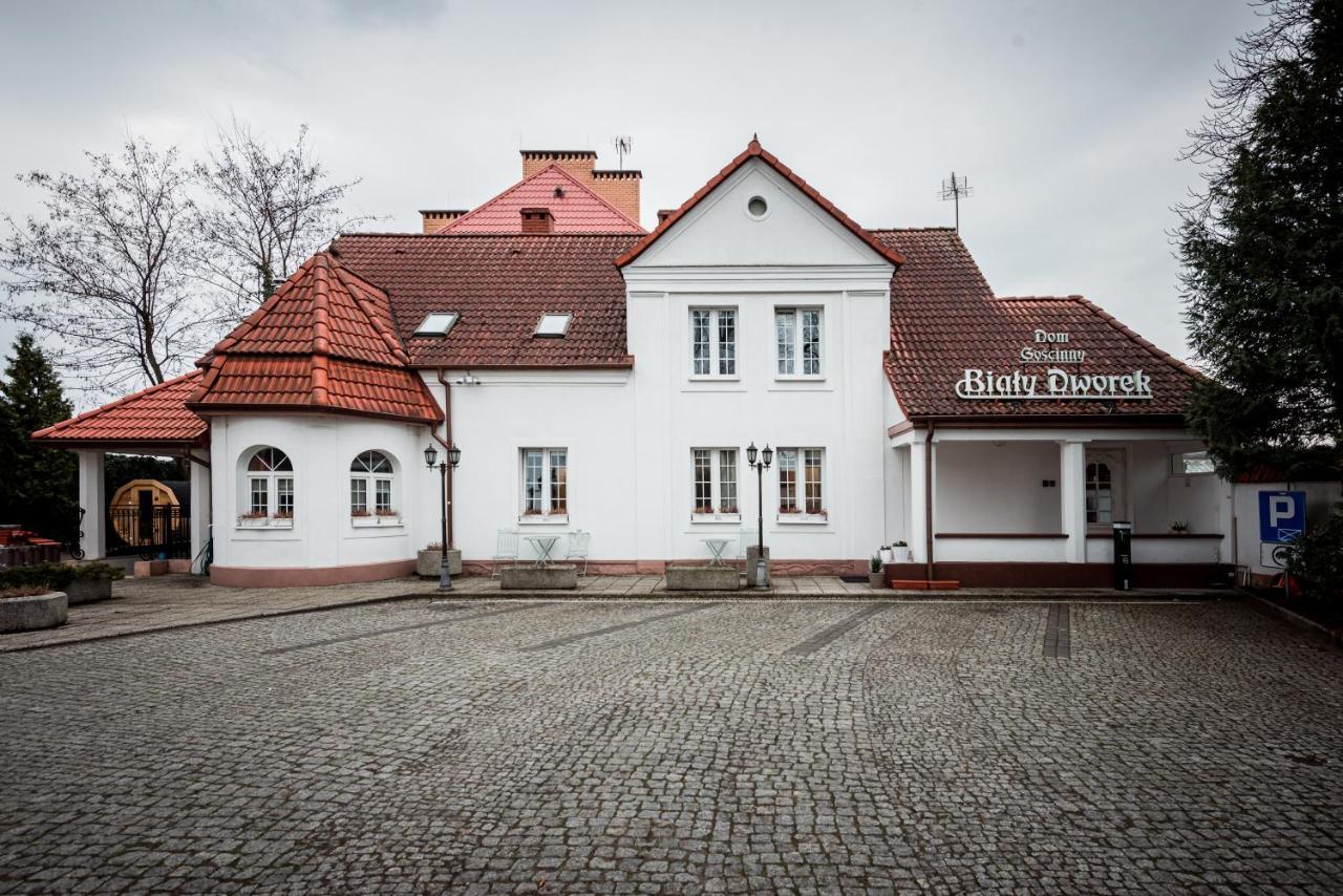 Dom Goscinny Bialy Dworek Człuchów 外观 照片