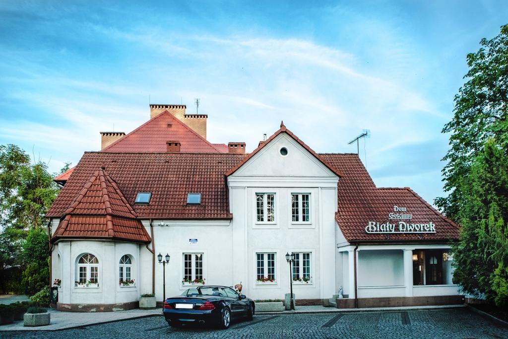 Dom Goscinny Bialy Dworek Człuchów 外观 照片